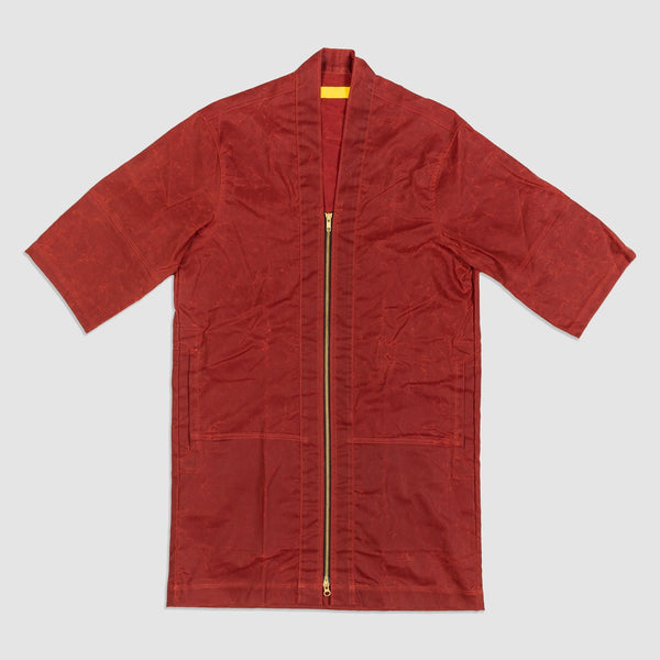 Uniforme ruby, red, waxed canvas shop coat, lab coat, apron, long coat, kimono, 3/4 sleeve, brass zippers, 100% cotton, workwear, made in Canada.